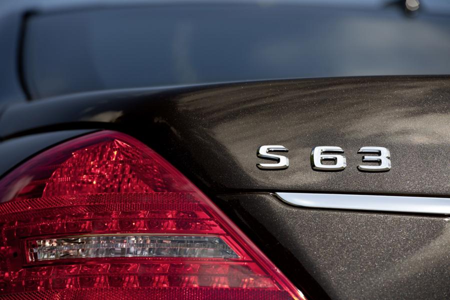  Mercedes-Benz S63 AMG 2011 года  (фото 4 из 23)